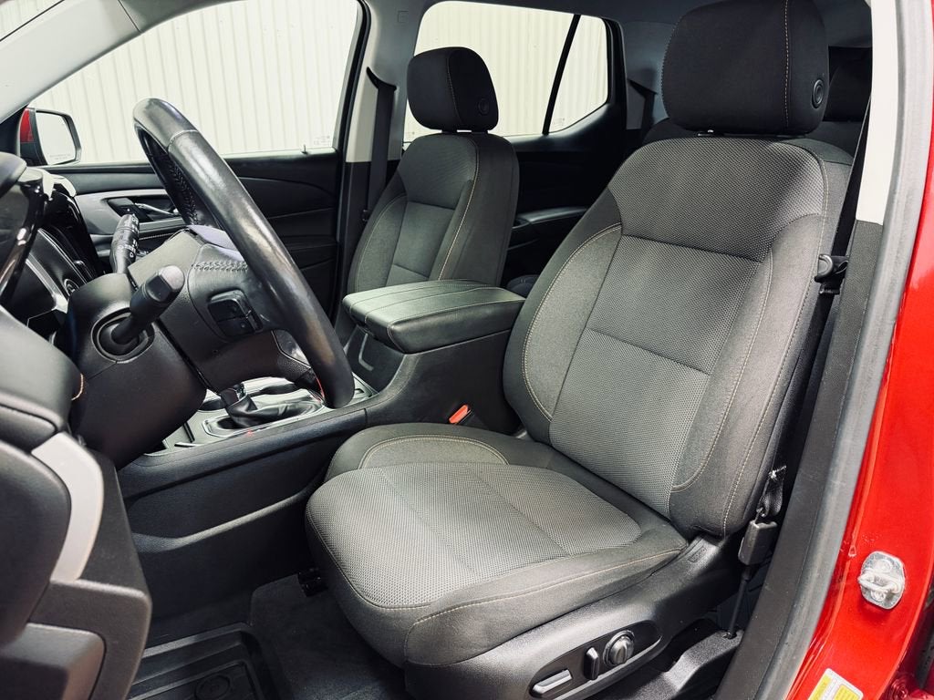 2021 Chevrolet Traverse LT Cloth