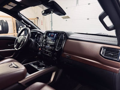 2023 Nissan TITAN Crew Cab Platinum Reserve 4x4