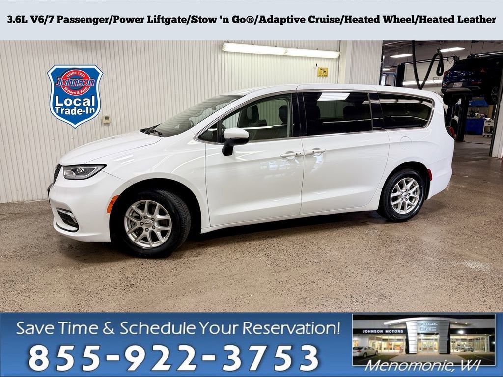 2023 Chrysler Pacifica Touring L's photo