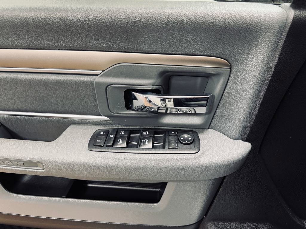 2019 RAM 1500 Classic SLT Crew Cab 4x4 5'7" Box