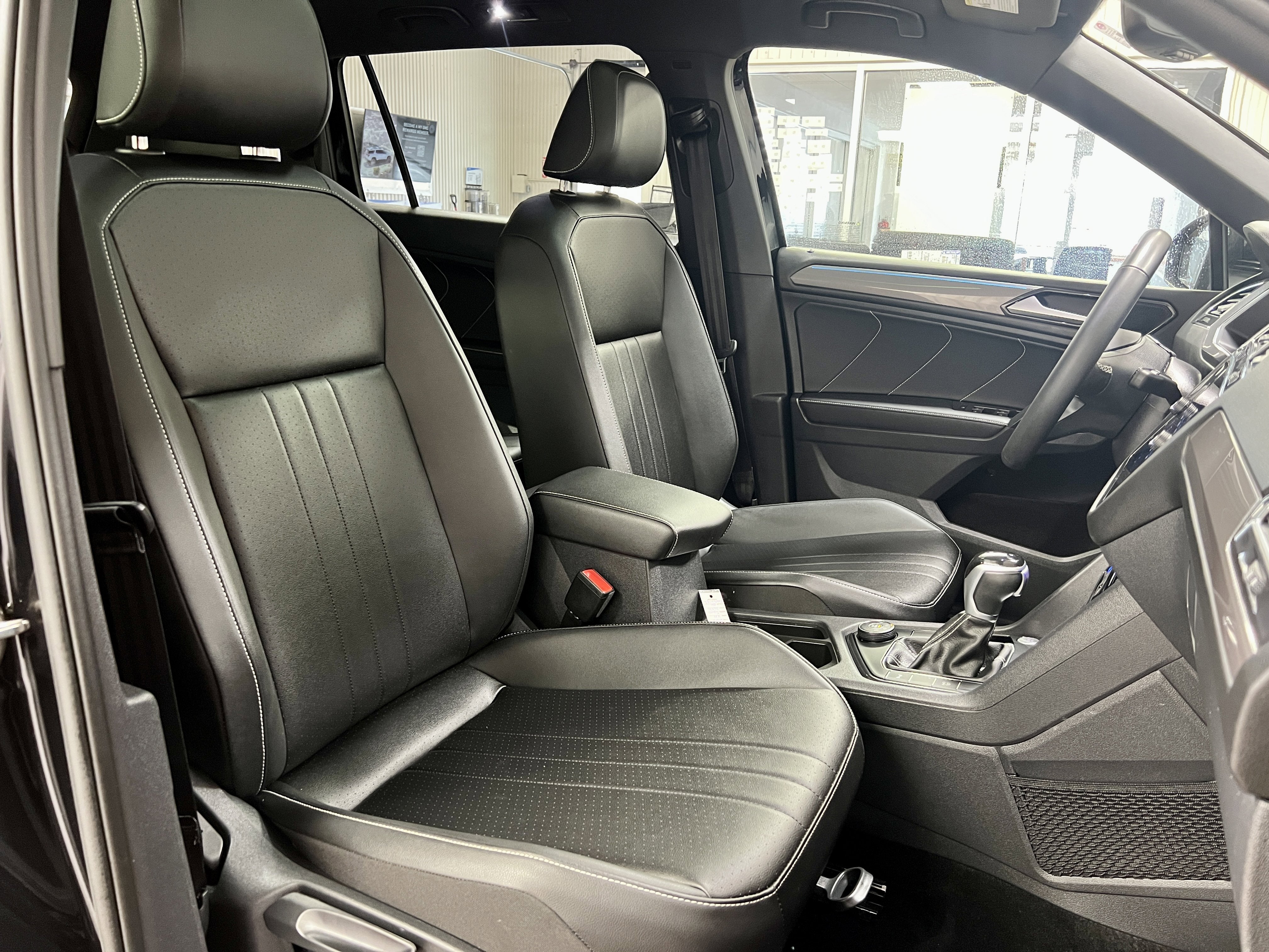 2023 Volkswagen Tiguan SE R-Line Black