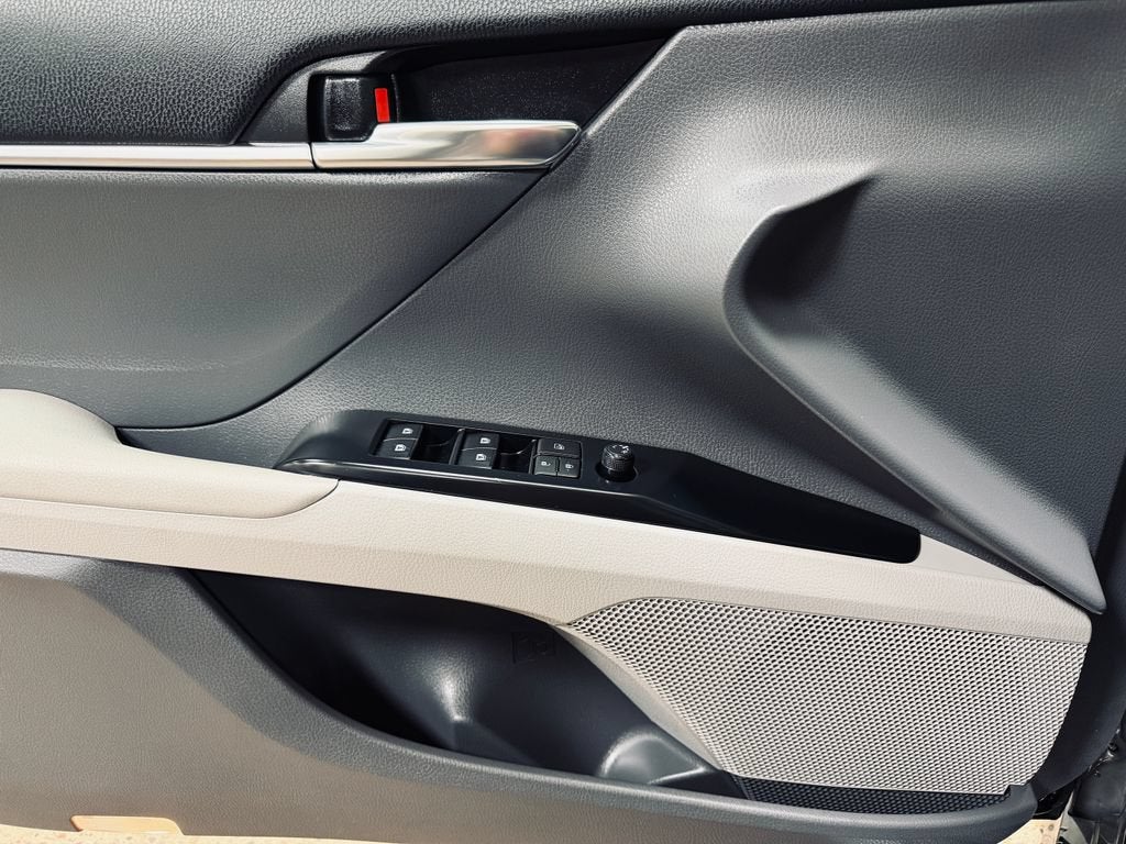 2019 Toyota Camry Hybrid LE