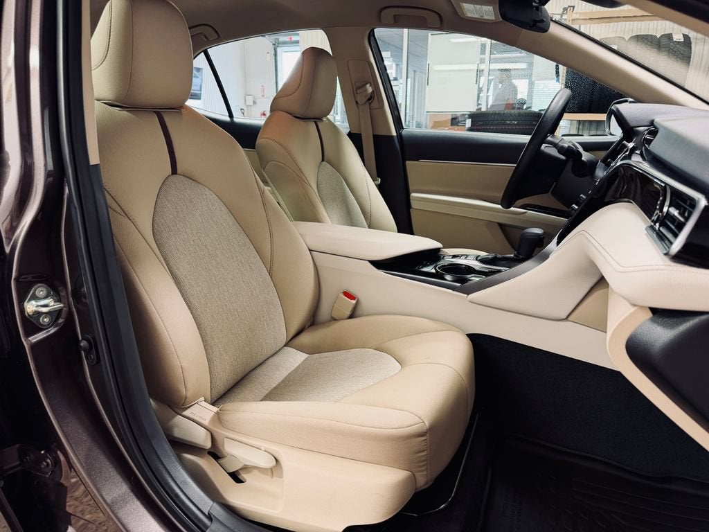 2019 Toyota Camry Hybrid LE