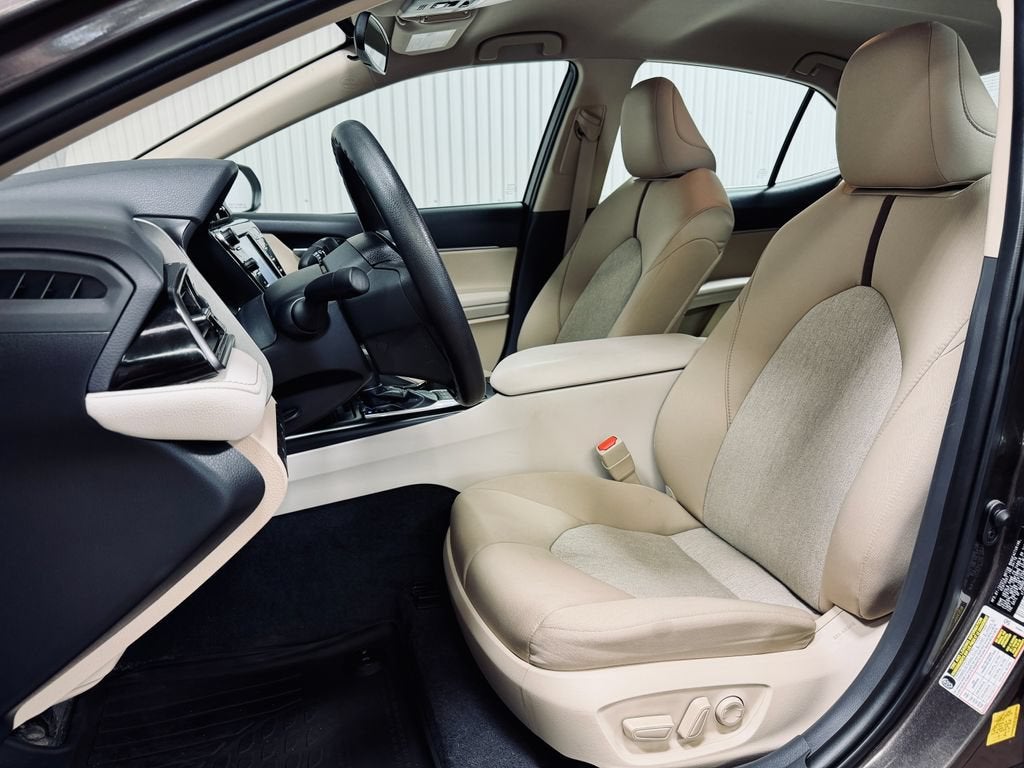 2019 Toyota Camry Hybrid LE