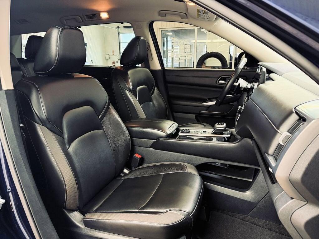 2022 Nissan Pathfinder SL 4WD