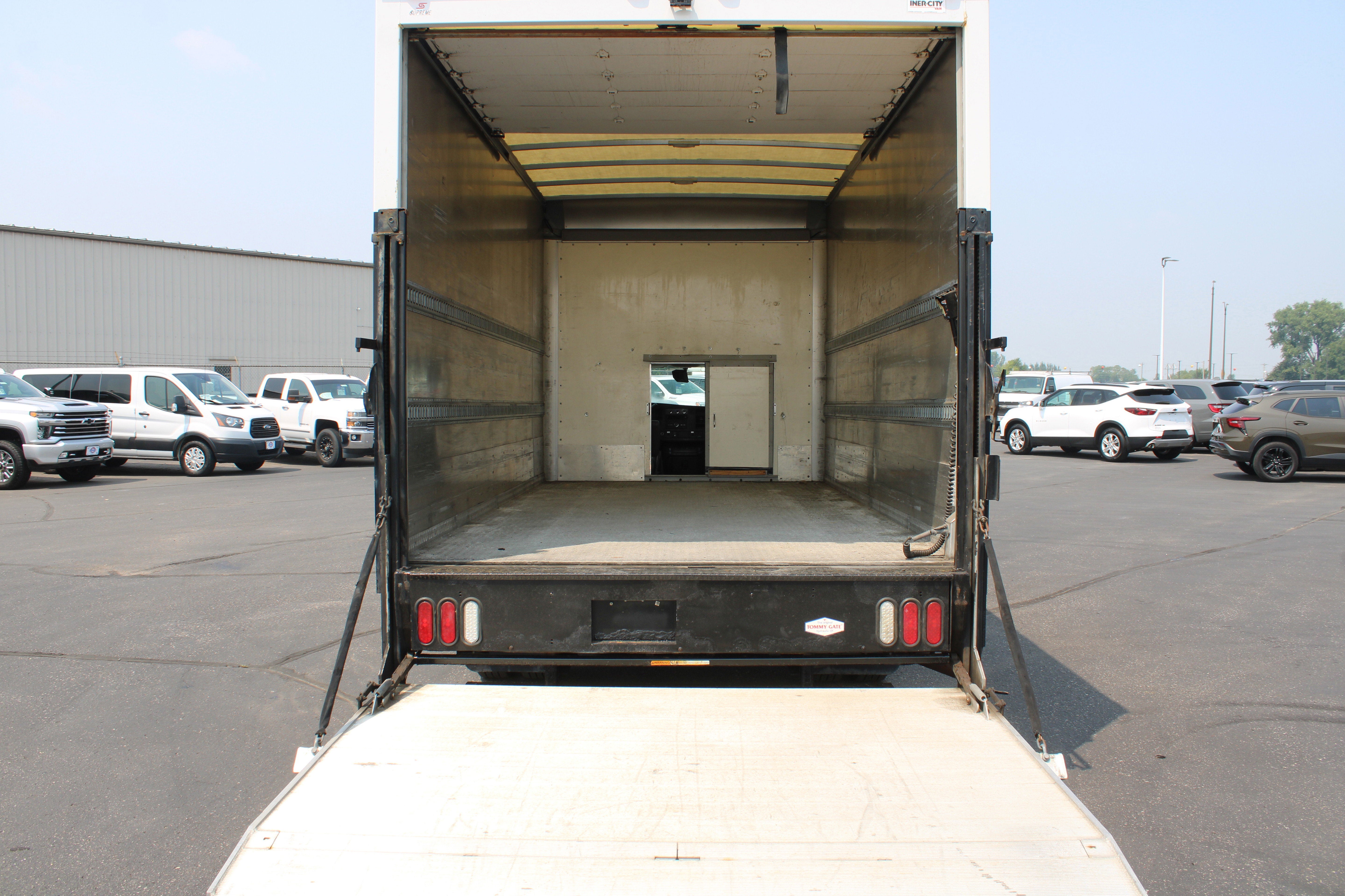 2017 Chevrolet Express Cutaway 4500 Van 177"