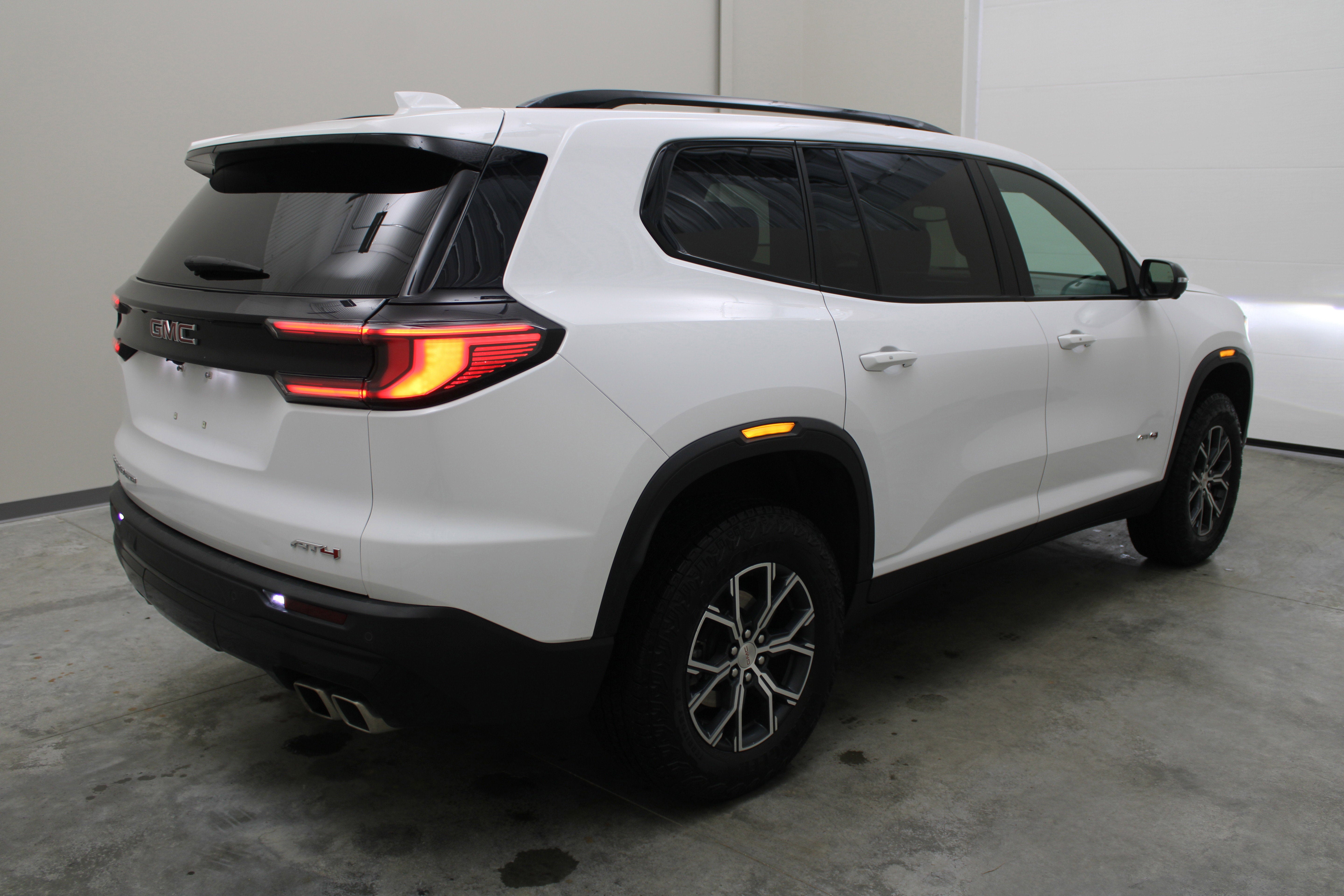2024 GMC Acadia AT4