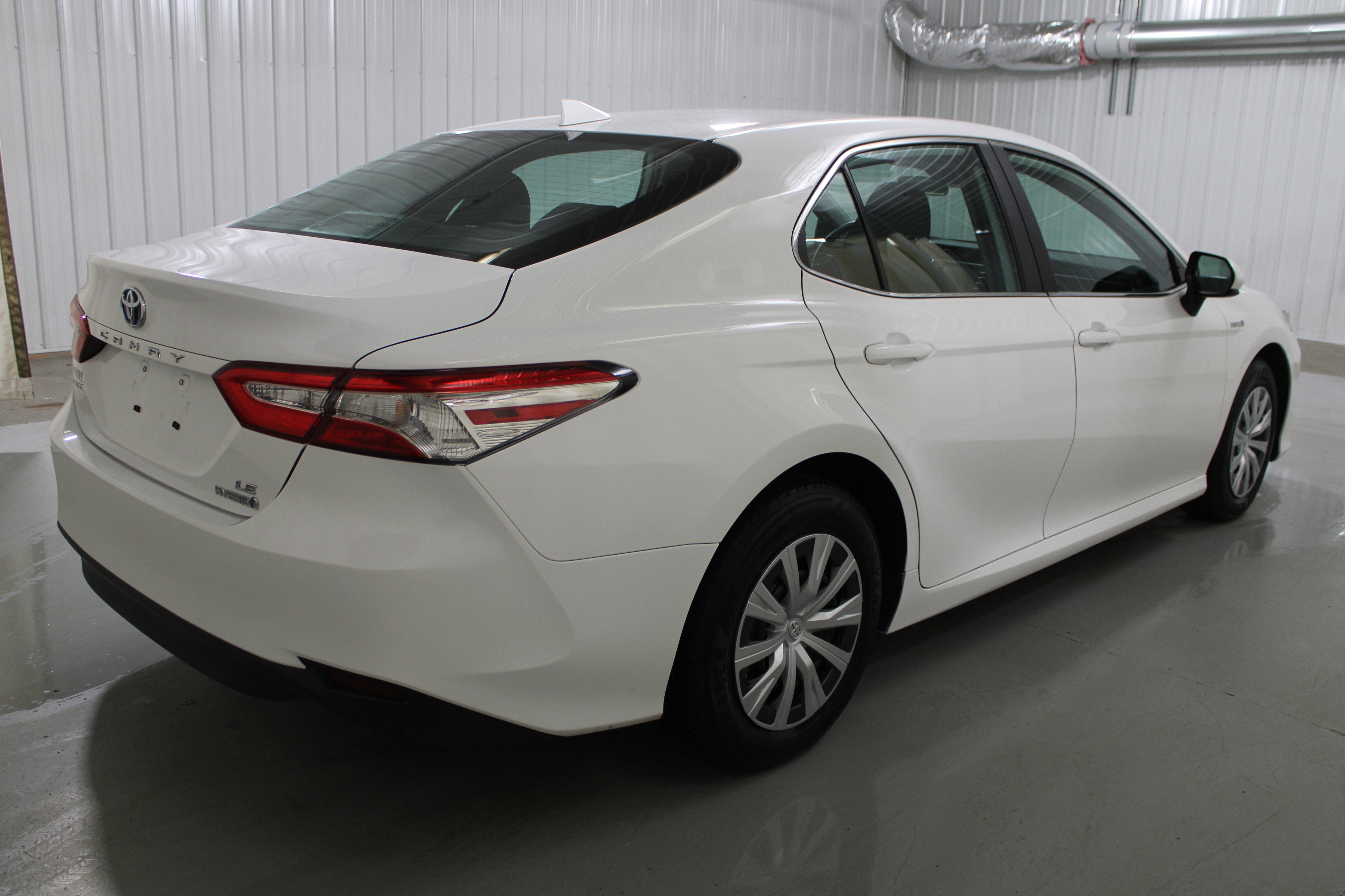 2019 Toyota Camry Hybrid LE