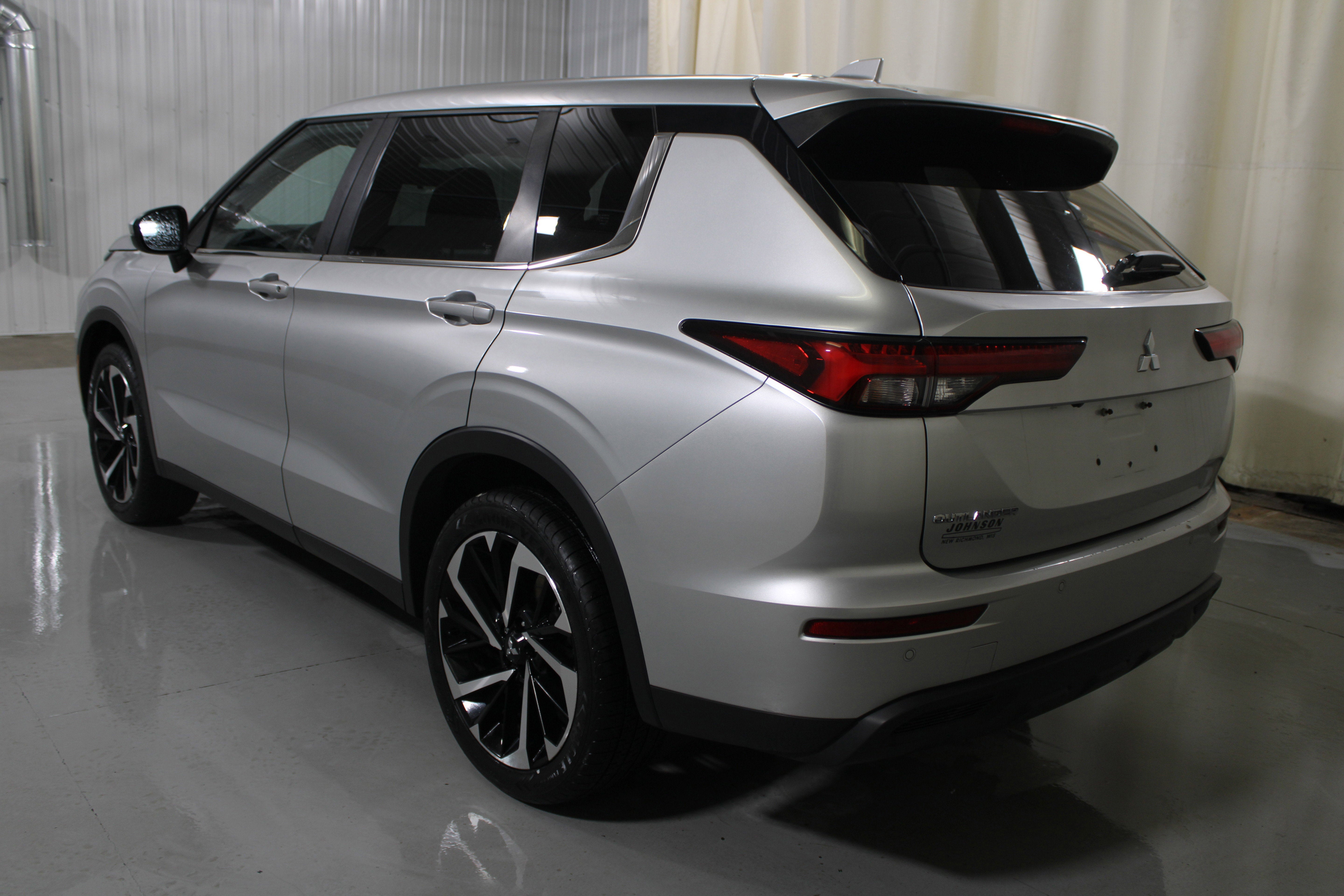 2022 Mitsubishi Outlander ES