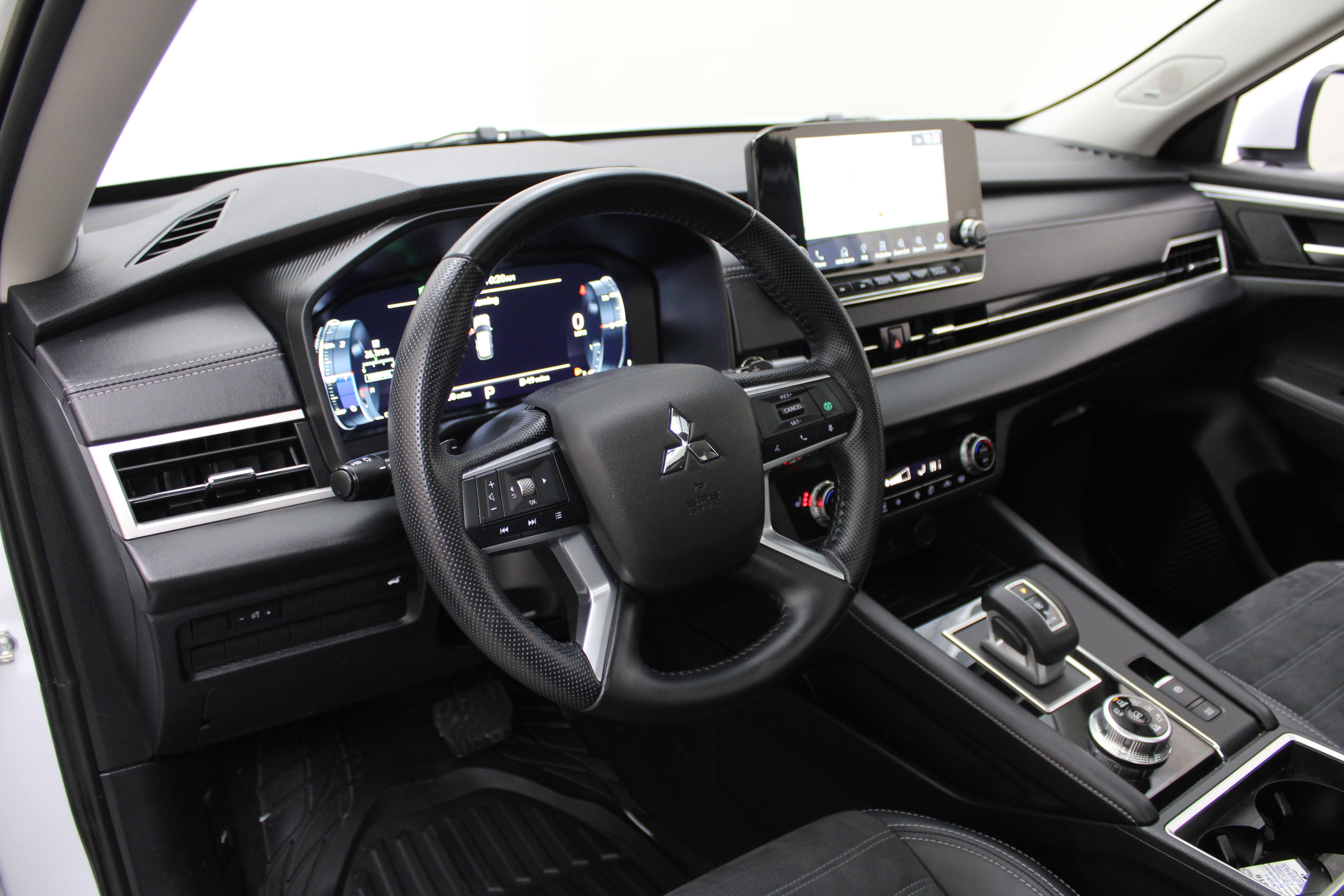 2024 Mitsubishi Outlander SE