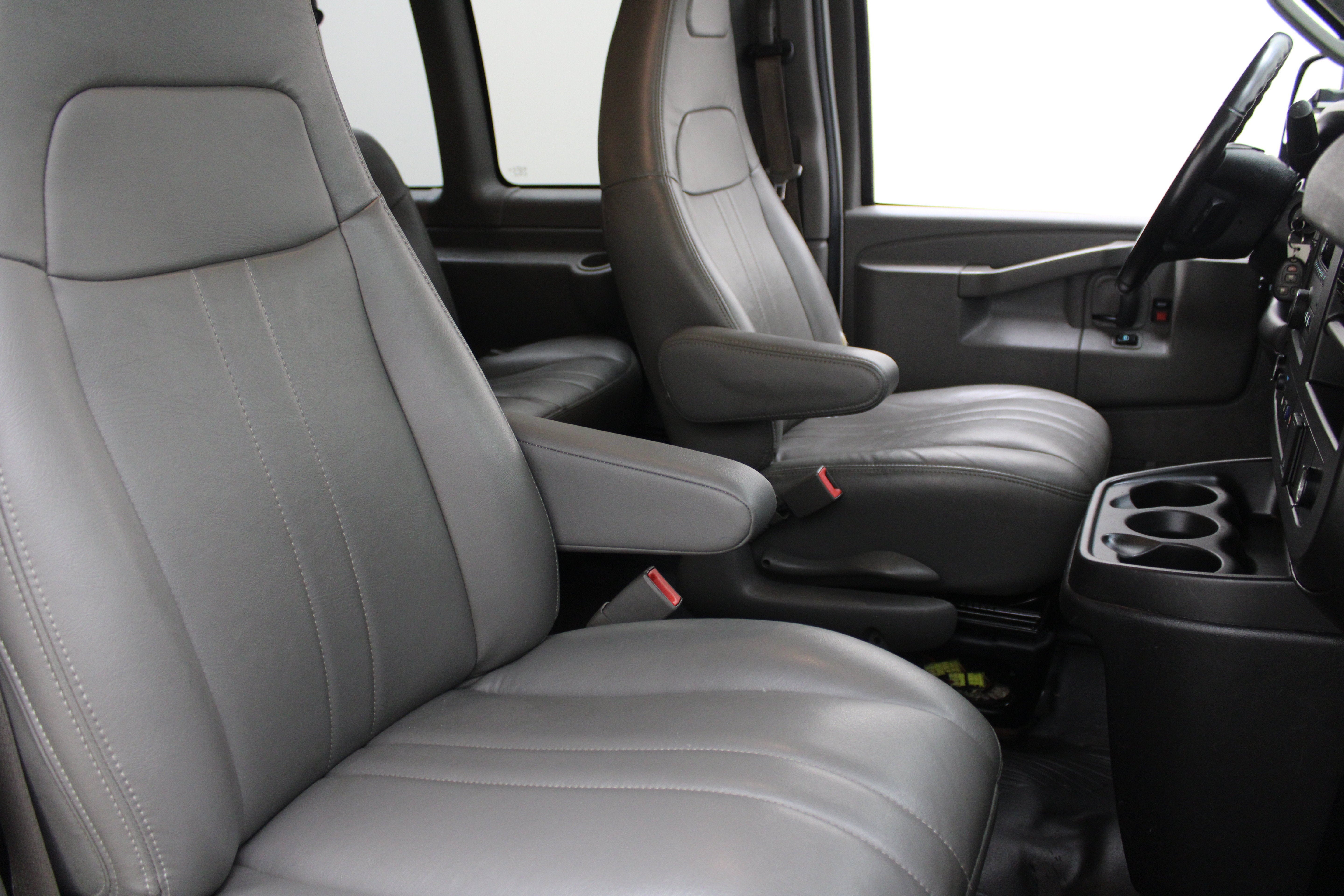 2021 GMC Savana Passenger 3500 LS