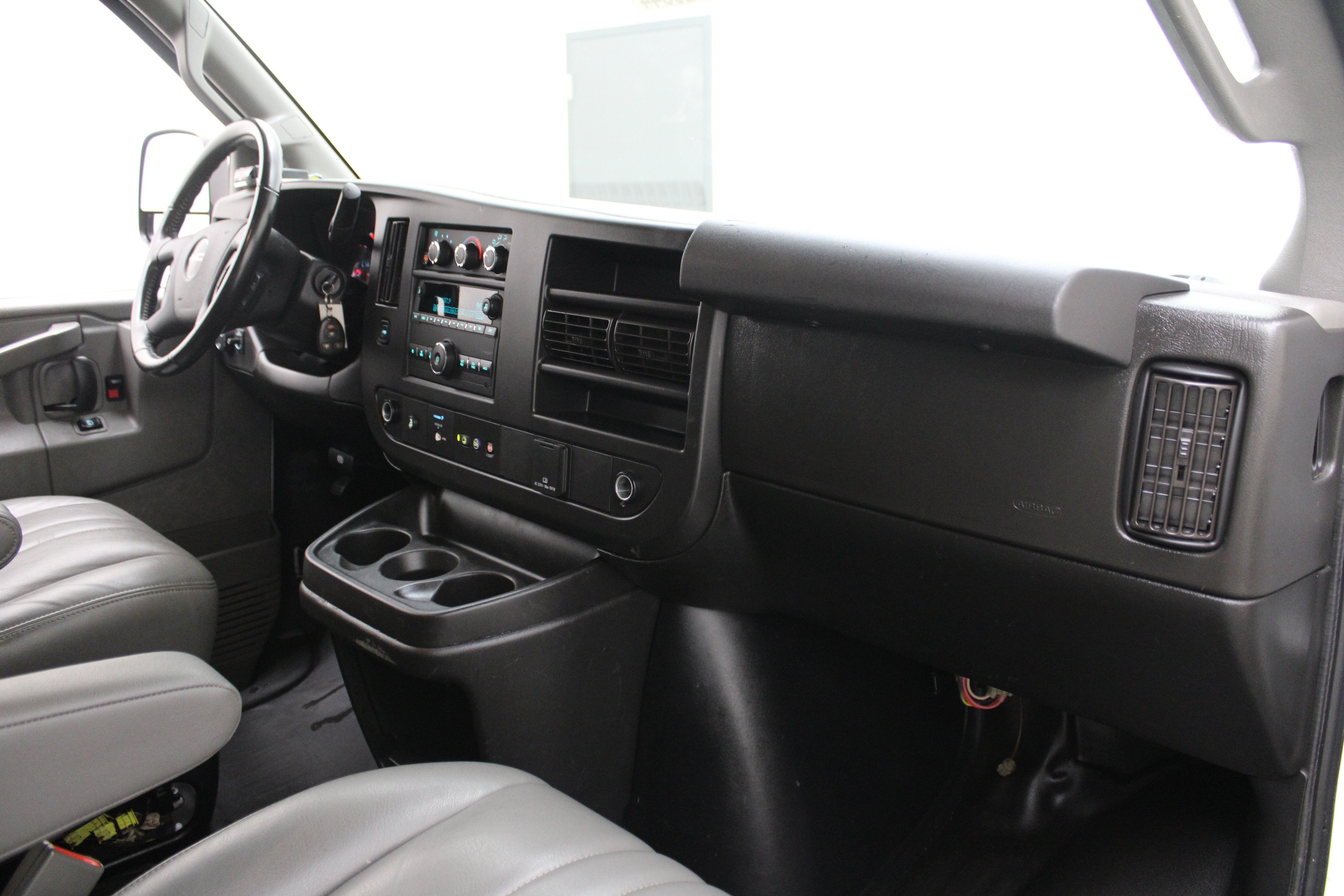 2021 GMC Savana Passenger 3500 LS