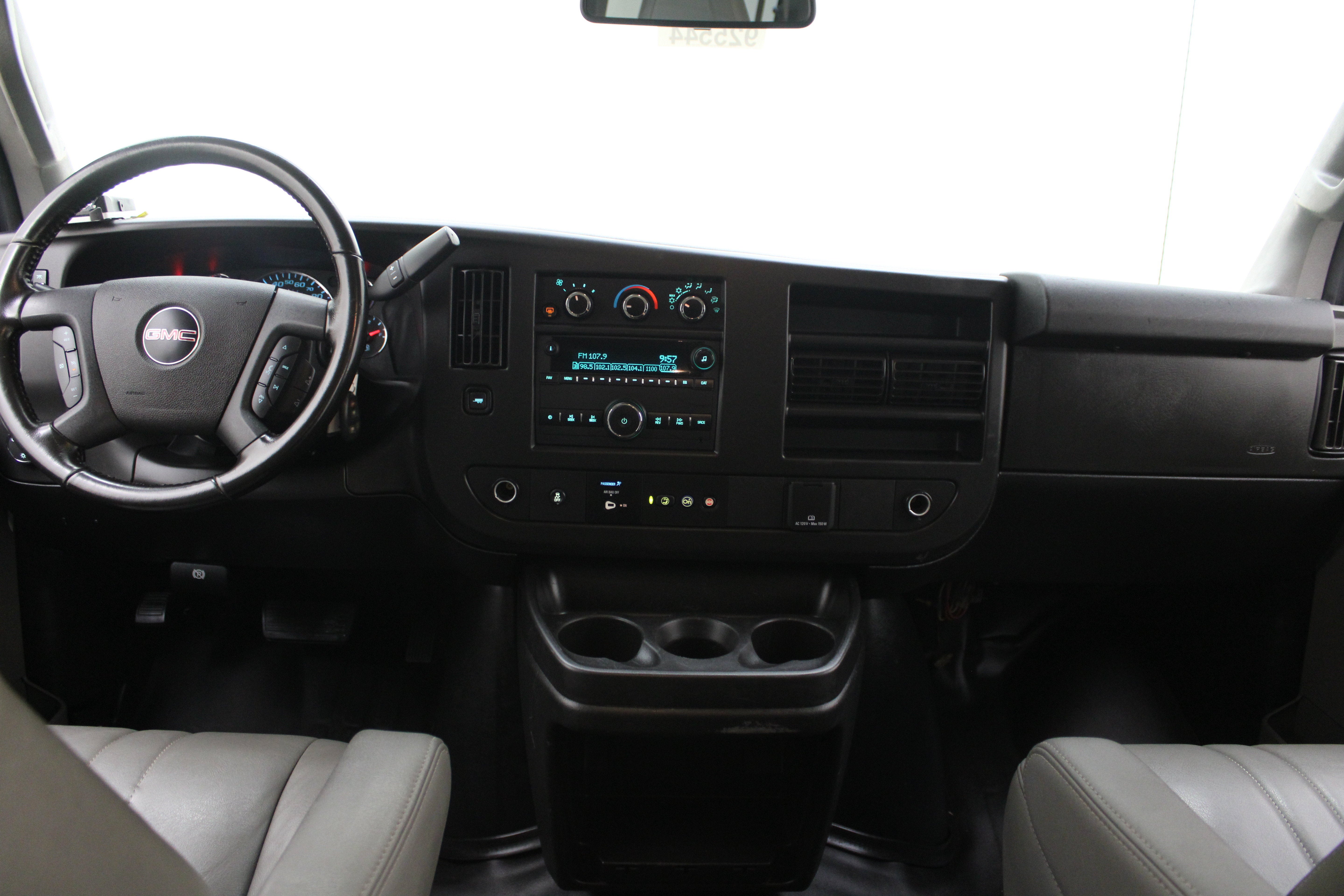2021 GMC Savana Passenger 3500 LS