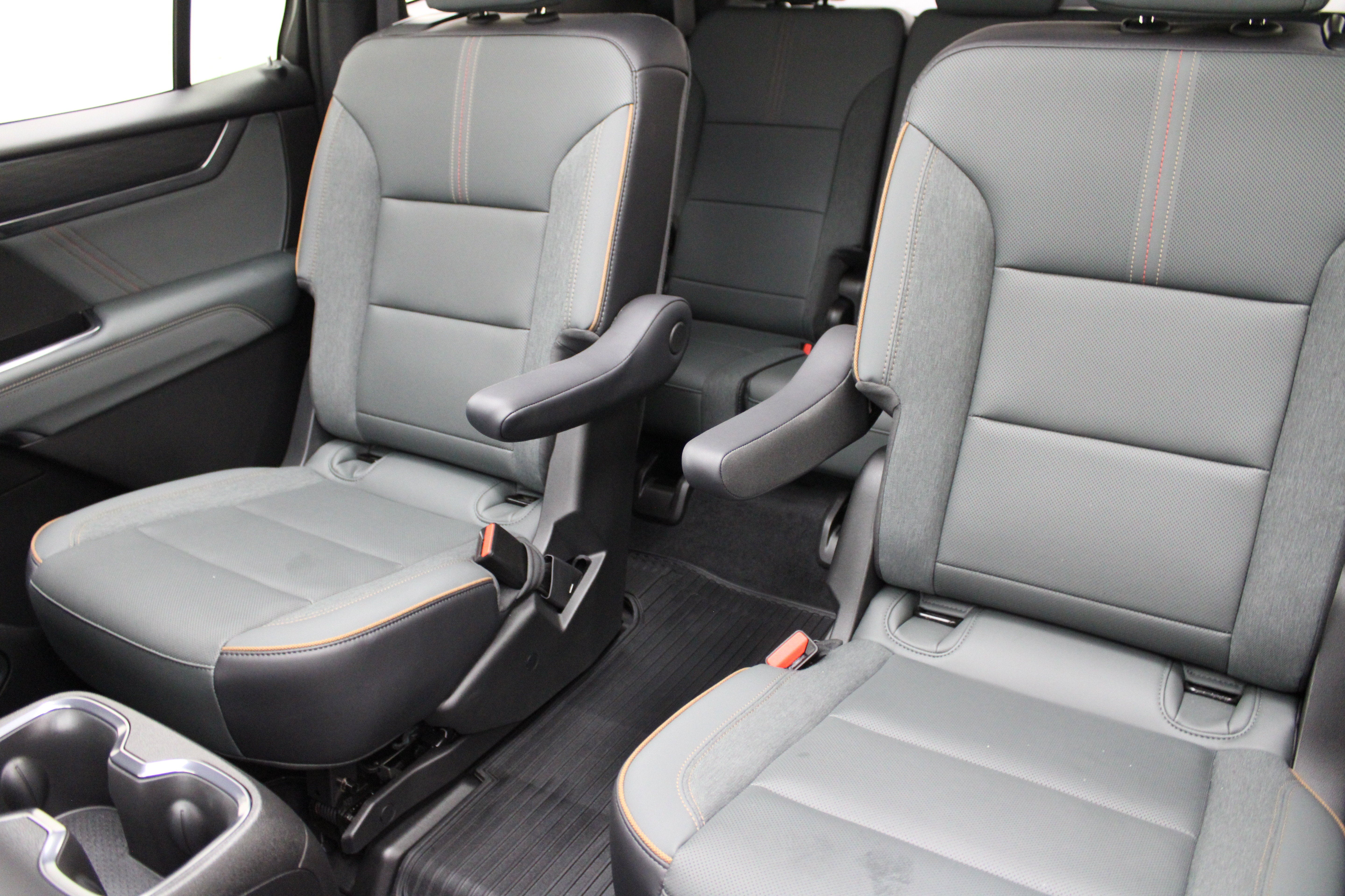 2025 GMC Acadia AWD AT4