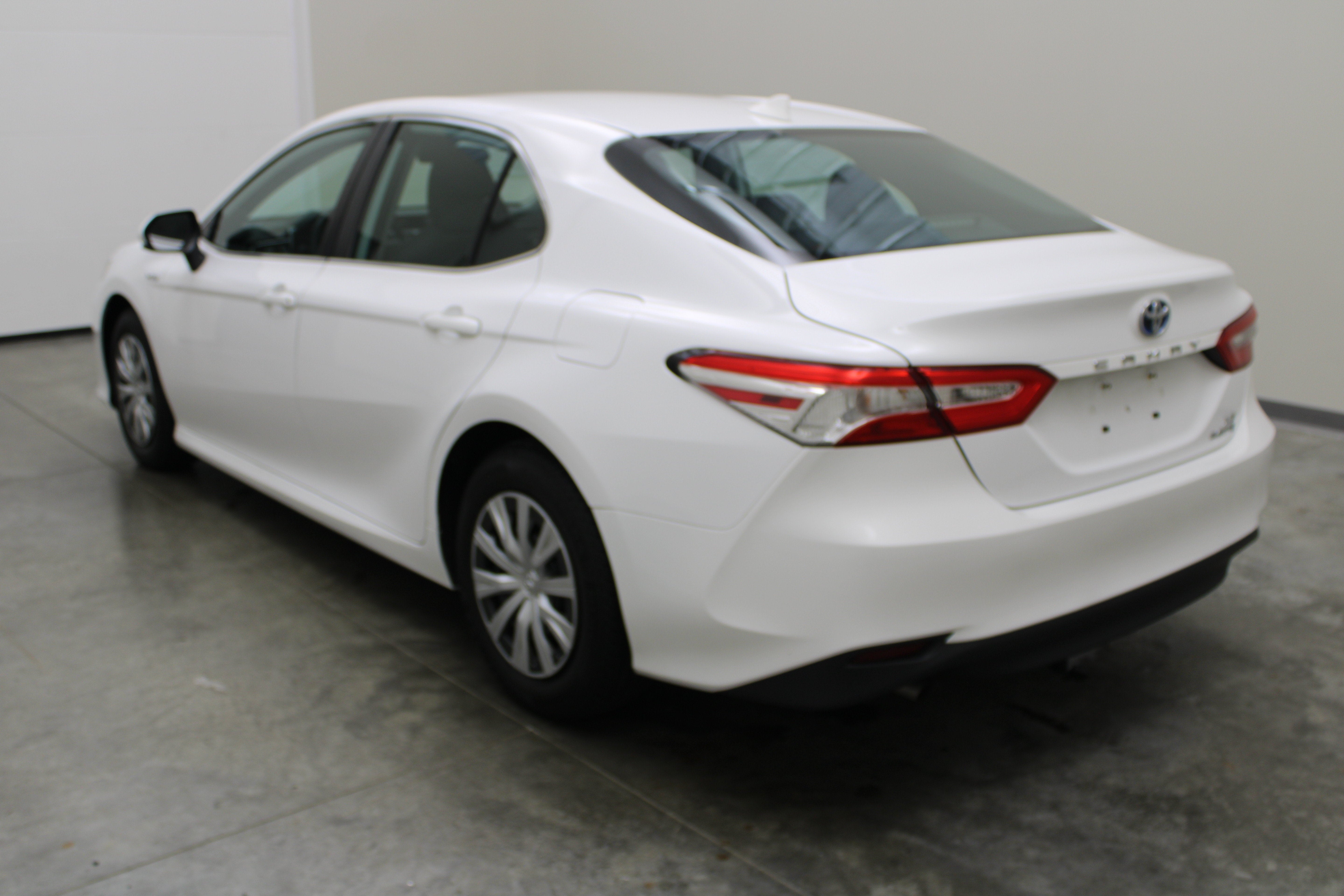 2019 Toyota Camry Hybrid LE