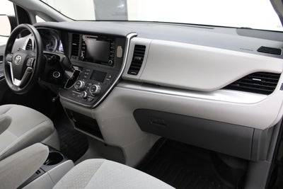 2019 Toyota Sienna LE