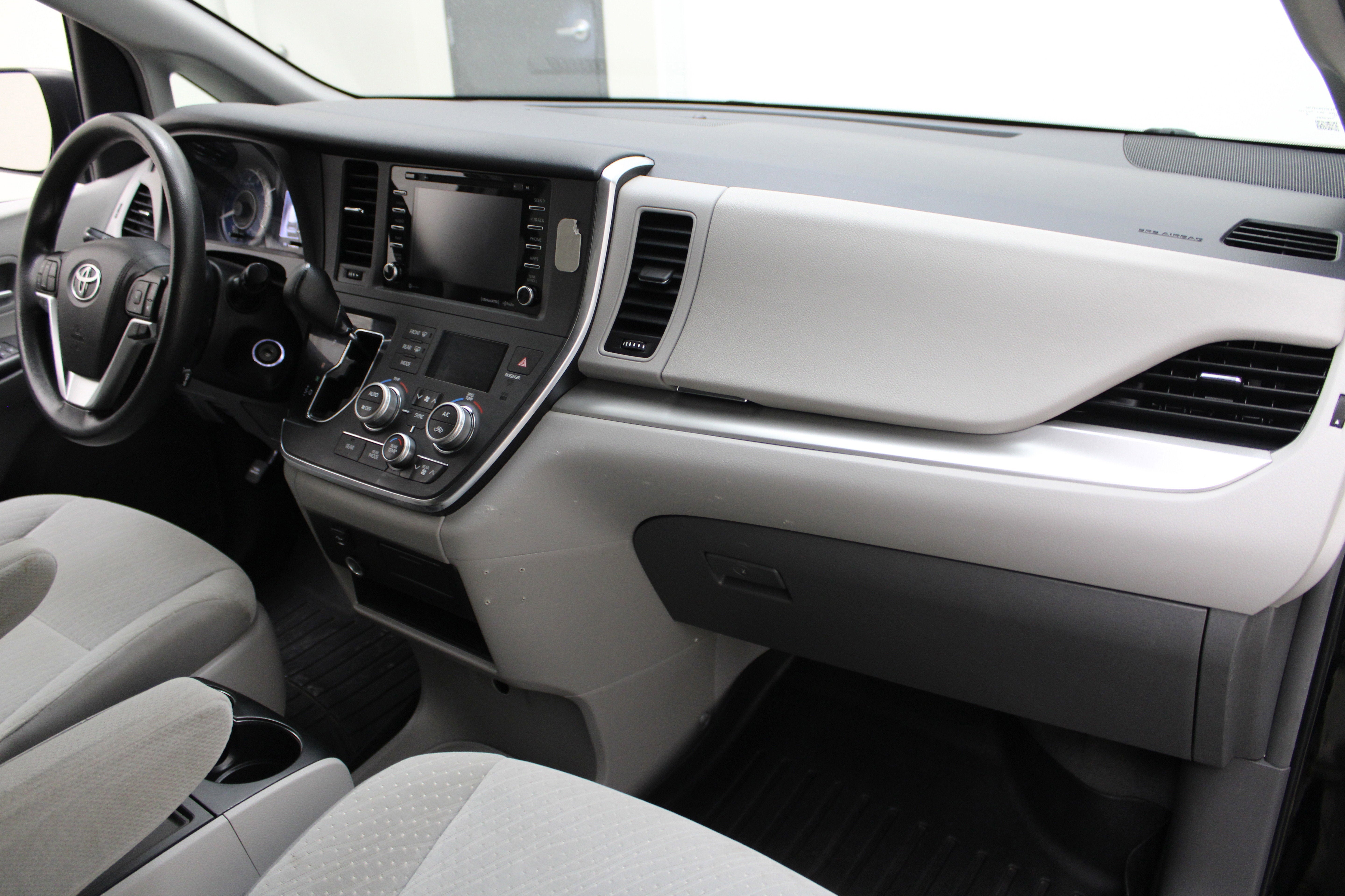 2019 Toyota Sienna LE