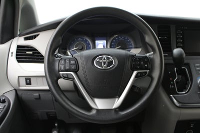 2019 Toyota Sienna LE