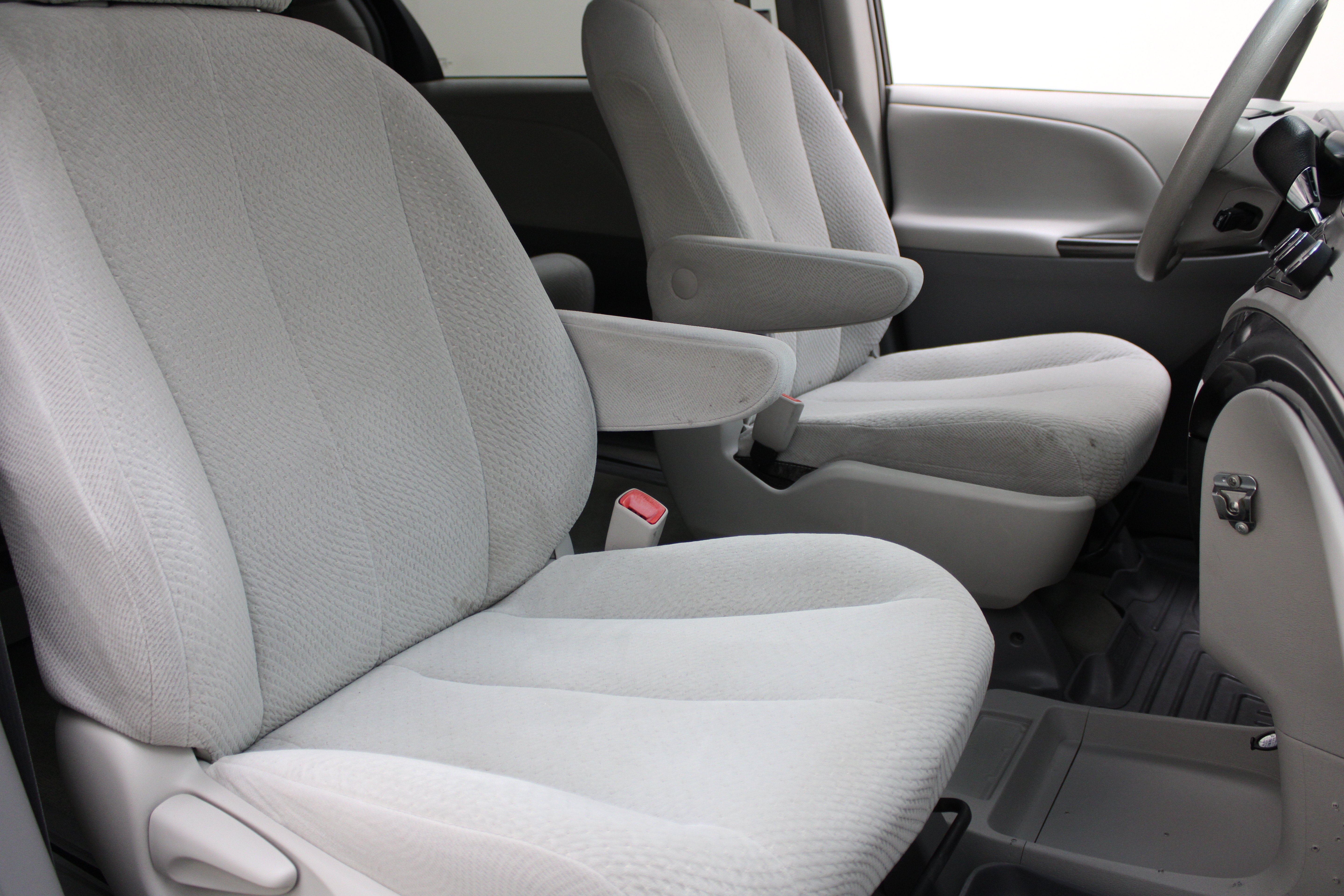 2011 Toyota Sienna 5dr 7-Pass Van I4 FWD (Natl)
